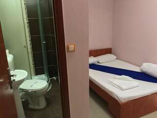 Хостелы Hostel Tripoli Бухарест Двухместный номер с 1 кроватью-9