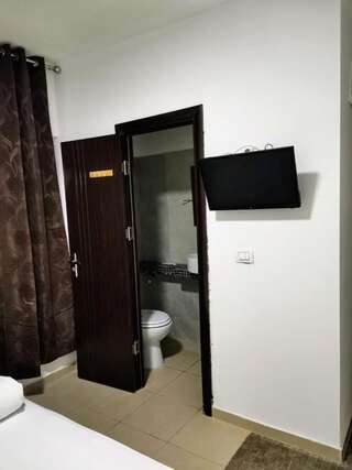 Хостелы Hostel Tripoli Бухарест Номер с кроватью размера «queen-size»-3